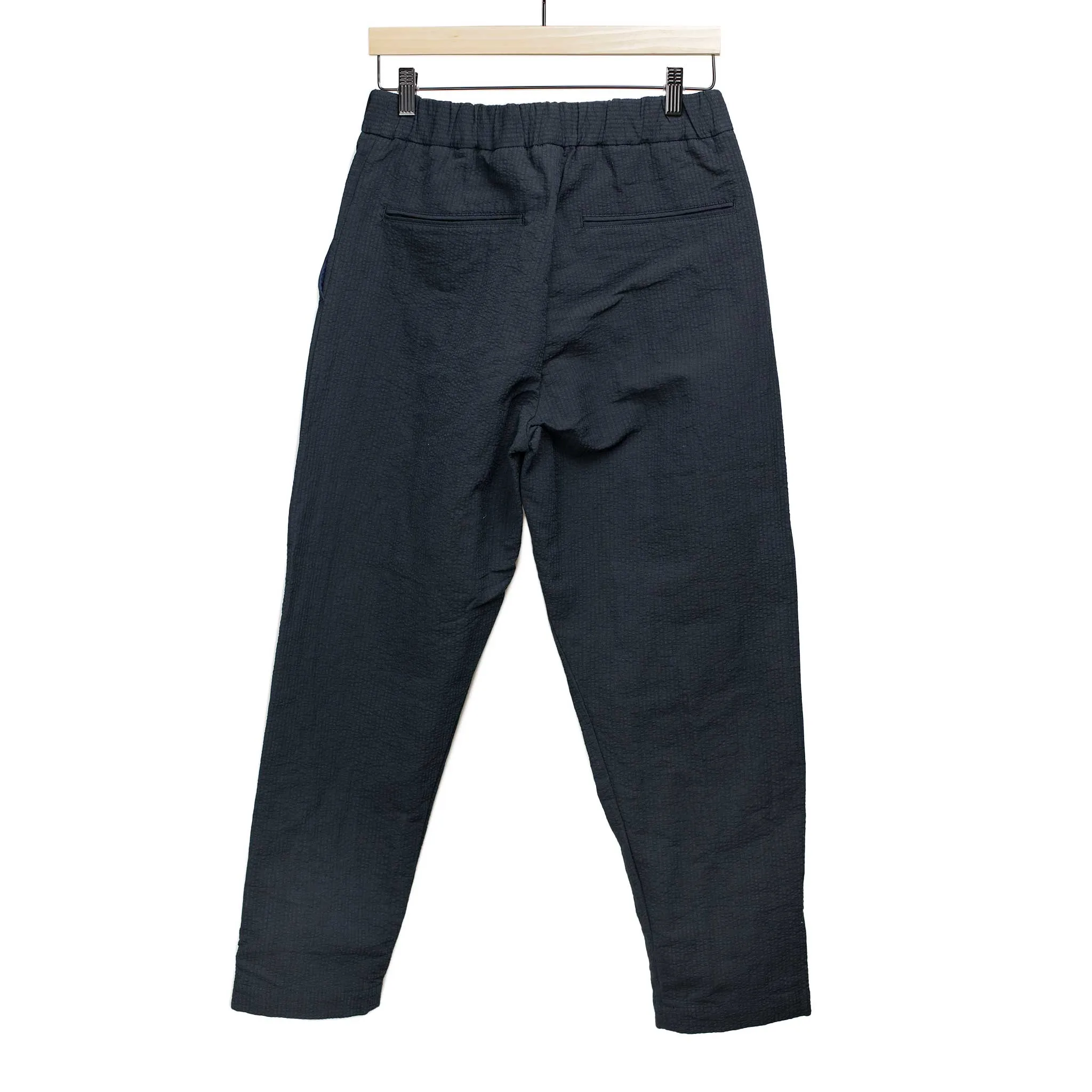 Easy pants in dark navy striped cotton linen seersucker